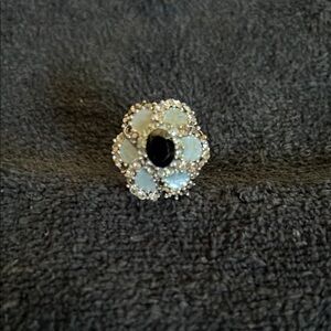 Elegant Floral Ring that cans adjust to size